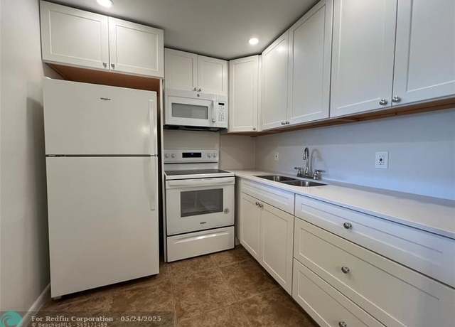 Property at 150 Ventnor J #150, Deerfield Beach, FL 33442, 1 bed, 1 bath