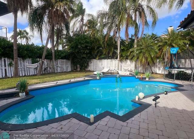 Property at 10141 SW 3rd St, Plantation, FL 33324, 5 beds, 3.5 baths