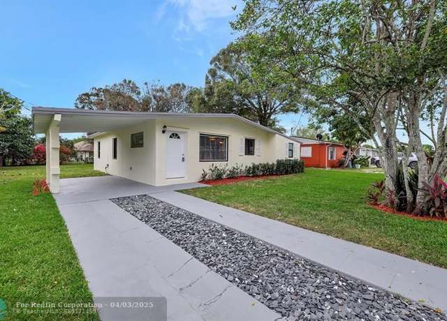 Property at 705 Palm Ave, Fort Pierce, FL 34982, 4 beds, 2 baths