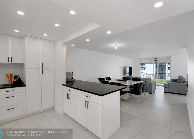 Property at 8911 S Hollybrook Blvd #201, Pembroke Pines, FL 33025, 2 beds, 2 baths