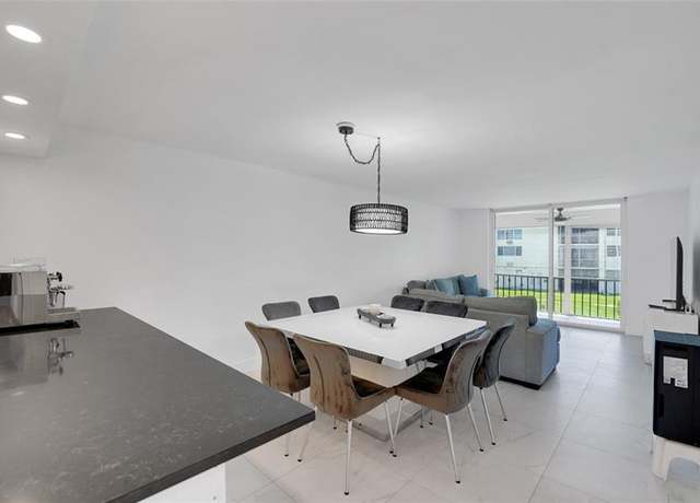 Property at 8911 S Hollybrook Blvd #201, Pembroke Pines, FL 33025, 2 beds, 2 baths