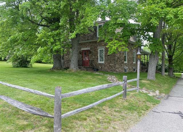 Property at 704 Hillside Ave, NH 03570, 3 beds, 2.5 baths