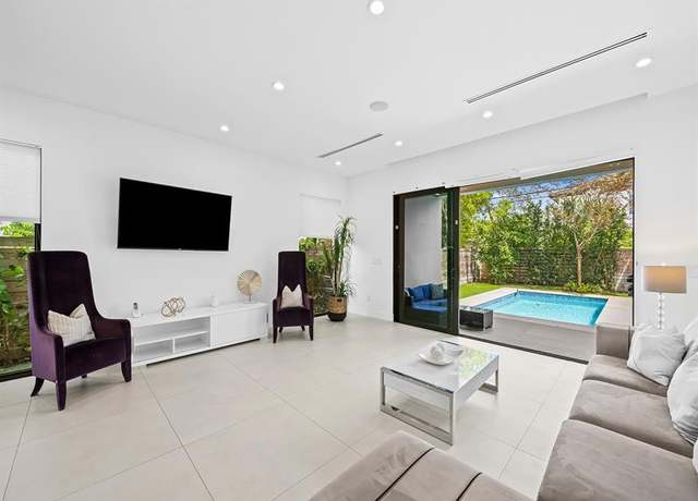 Property at 1113 NE 2nd St, Fort Lauderdale, FL 33301, 3 beds, 3.5 baths