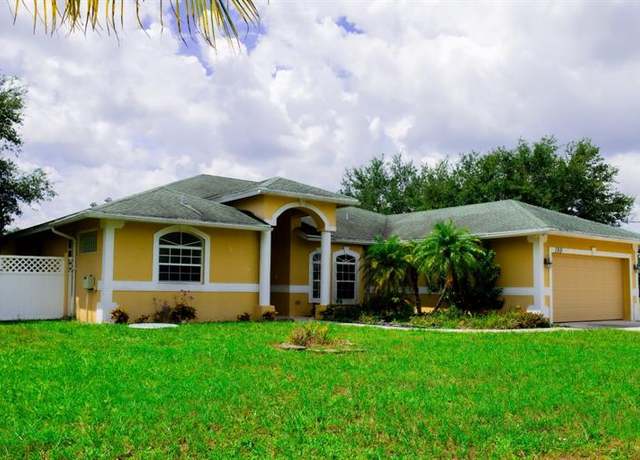 Property at 180 SW Oakridge Dr, Port St. Lucie, FL 34984, 4 beds, 3.5 baths