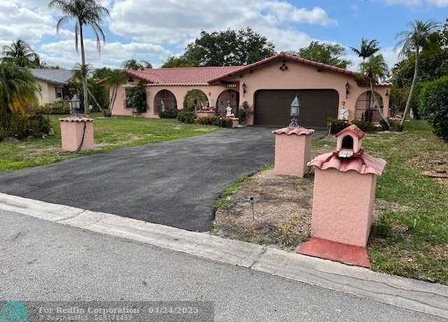 Property at 10924 NW 41st Dr, Coral Springs, FL 33065, 3 beds, 2.5 baths