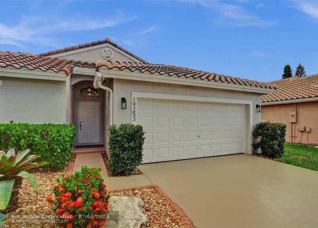 Property at 19253 SW 5th St, Pembroke Pines, FL 33029, 3 beds, 2 baths