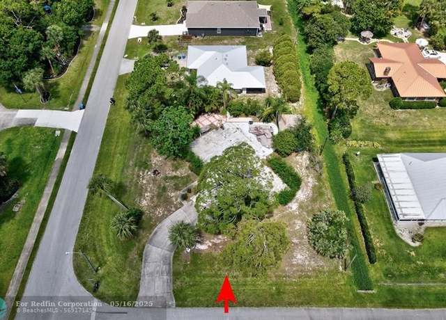 Property at 702 Lake Dr, Sebastian, FL 32958