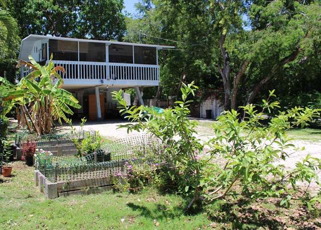 Property at 141 Gumbo Limbo Dr, Key Largo, FL 33037, 2 beds, 1 bath