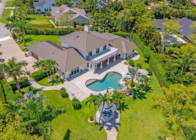 Property at 15995 Meadow Wood Dr, Wellington, FL 33414, 7 beds, 5 baths
