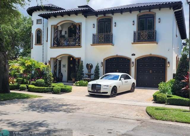 Property at 8420 NW 169th Ter, Miami Lakes, FL 33016, 4 beds, 4.5 baths