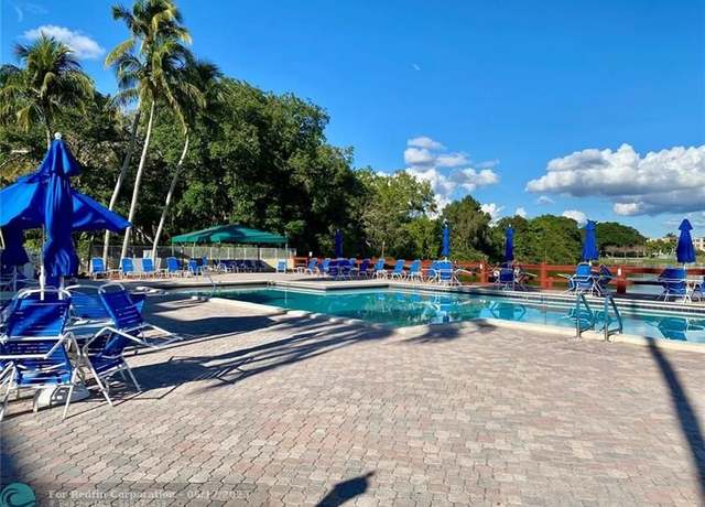 Property at 9153 SW 23rd St Unit C, Davie, FL 33324, 3 beds, 2.5 baths