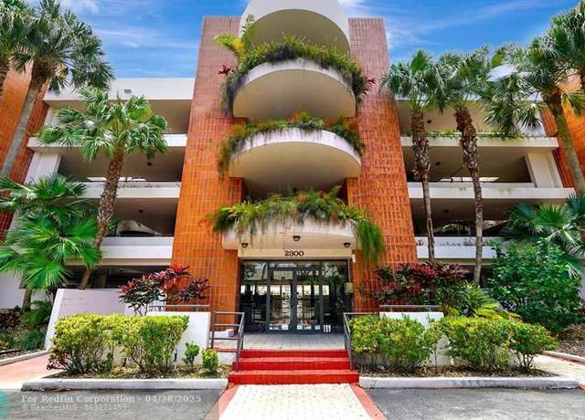 Property at 2300 Diana Dr #203, Hallandale, FL 33009, 3 beds, 2.5 baths