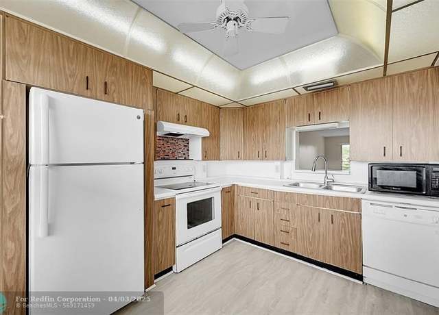 Property at 2502 Antigua Ter Unit J4, Coconut Creek, FL 33066, 2 beds, 2 baths