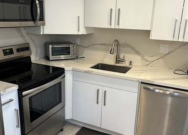 Property at 467 Capri J #467, Delray Beach, FL 33484, 2 beds, 2 baths