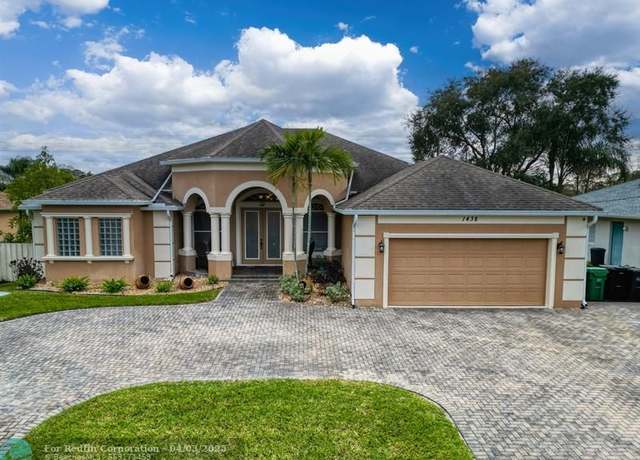 Property at 1438 SW Apache Ave, Port St. Lucie, FL 34953, 4 beds, 4 baths