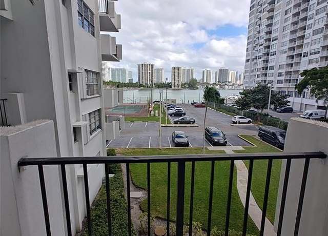 Property at 2750 NE 183rd St #301, Aventura, FL 33160, 1 bed, 1.5 baths