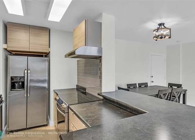 Property at 1050 SE 15th St #404, Fort Lauderdale, FL 33316, 1 bed, 1 bath