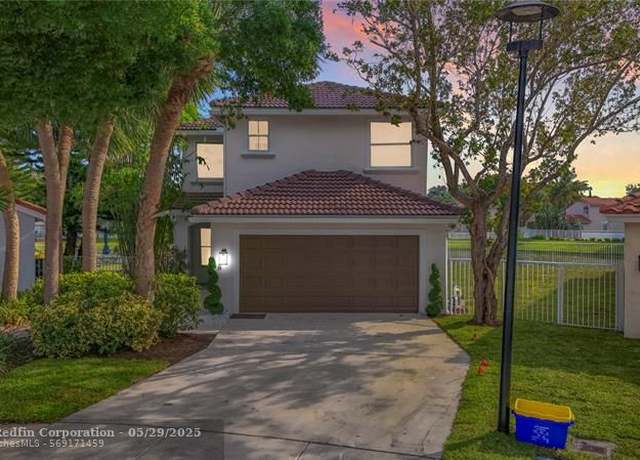 Property at 5636 Kingsmill Ct, FL 33463, 4 beds, 2.5 baths