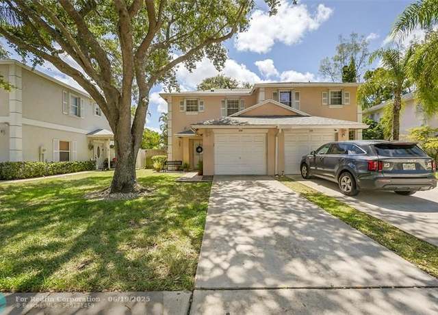 Property at 108 Baldwin Blvd, Lake Worth, FL 33463, 2 beds, 2.5 baths