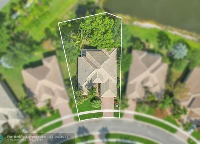 Property at 6585 Murano Way, FL 33467, 3 beds, 2.5 baths
