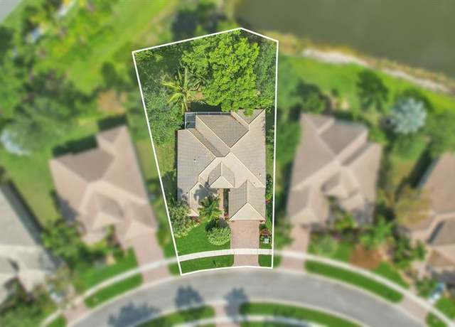 Property at 6585 Murano Way, FL 33467, 3 beds, 2.5 baths