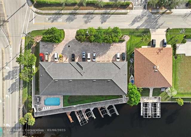 Property at 403 SW 47th Ter, FL 33914, 2 beds, 3 baths