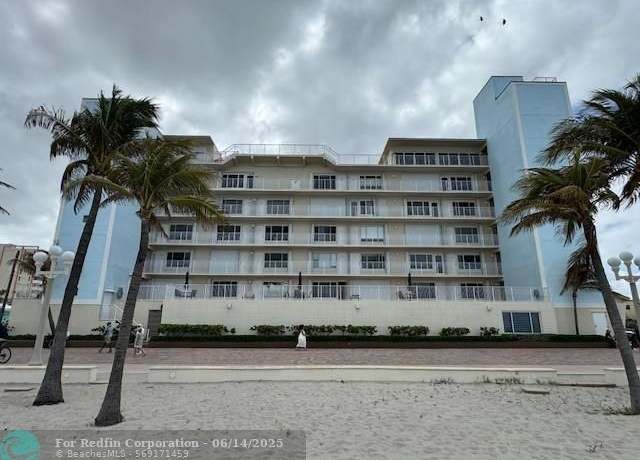 Property at 300 Oregon St #401, Hollywood, FL 33019, 2 beds, 2 baths