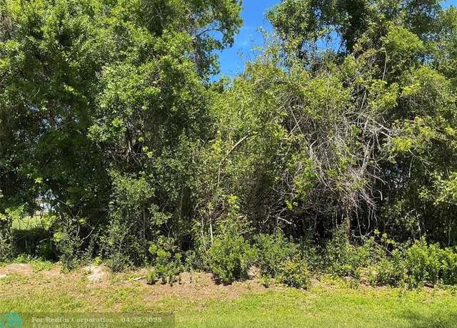 Property at 852 Salem Ave, Sebastian, FL 32958