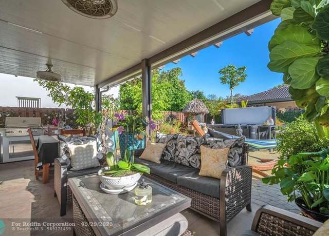 Property at 2474 NE 4th St, Homestead, FL 33033, 4 beds, 2.5 baths