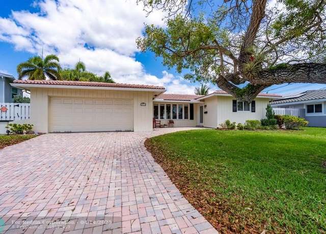 Property at 571 SE 12th St, Pompano Beach, FL 33060, 3 beds, 2.5 baths