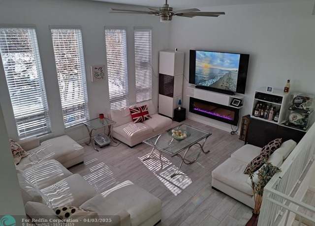 Property at 711 SE 16th Ct, Fort Lauderdale, FL 33316, 3 beds, 3.5 baths
