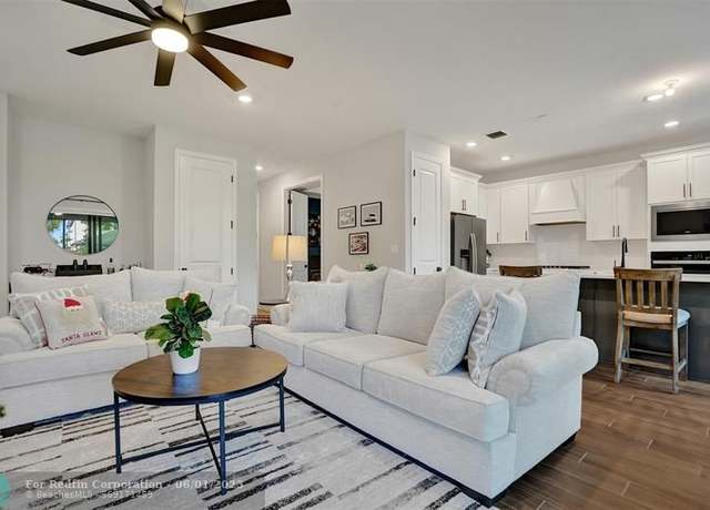 Property at 4422 S Silverwood Ln, Fort Lauderdale, FL 33309, 4 beds, 2.5 baths