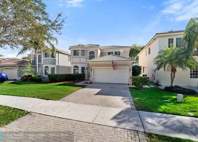 Property at 19452 SW 68th St, Pembroke Pines, FL 33332, 4 beds, 2.5 baths