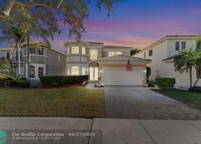 Property at 19452 SW 68th St, Pembroke Pines, FL 33332, 4 beds, 2.5 baths