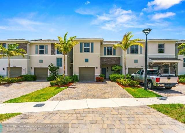 Property at 1676 SE 8th Ave, Homestead, FL 33034, 3 beds, 2.5 baths