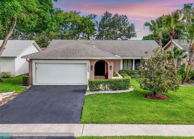 Property at 10564 180th Pl, Boca Raton, FL 33498, 2 beds, 2 baths