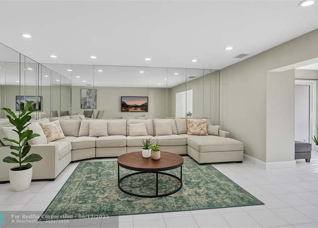 Property at 21810 Cypress Cir Unit 26 C, Boca Raton, FL 33433, 2 beds, 2.5 baths
