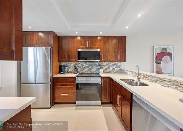 Property at 575 Oaks Ln #603, Pompano Beach, FL 33069, 2 beds, 2 baths