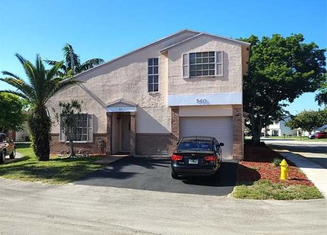 Property at 940 Cumberland Ter, Davie, FL 33325, 3 beds, 2.5 baths