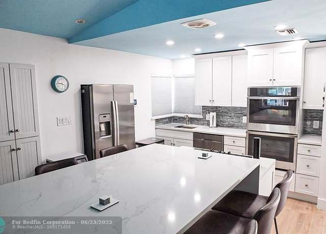 Property at 2506 NE 6th Ave, Wilton Manors, FL 33305, 3 beds, 3 baths