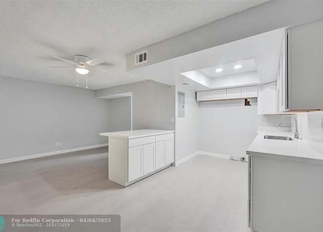 Property at 9 Madrid Ln, Fort Lauderdale, FL 33324, 2 beds, 2.5 baths