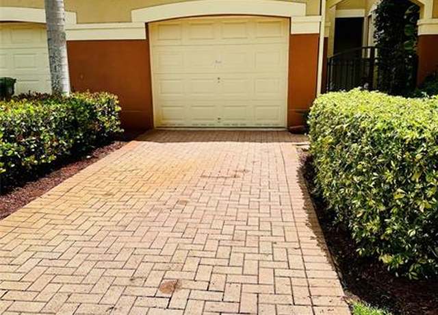 Property at 3878 Tree Top Dr, Weston, FL 33332, 2 beds, 2.5 baths