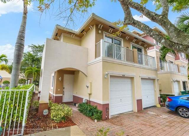 Property at 4618 SW 75th Way, Davie, FL 33314, 2 beds, 2.5 baths