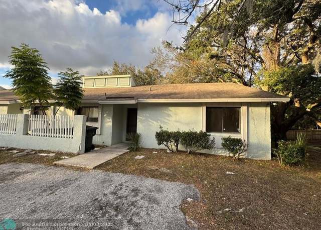 Property at 4639 N Pine Hls #108, FL 32808, 3 beds, 2.5 baths