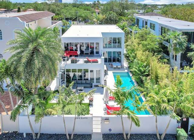 Property at 1312 SE 2nd St, Fort Lauderdale, FL 33301, 4 beds, 4.5 baths
