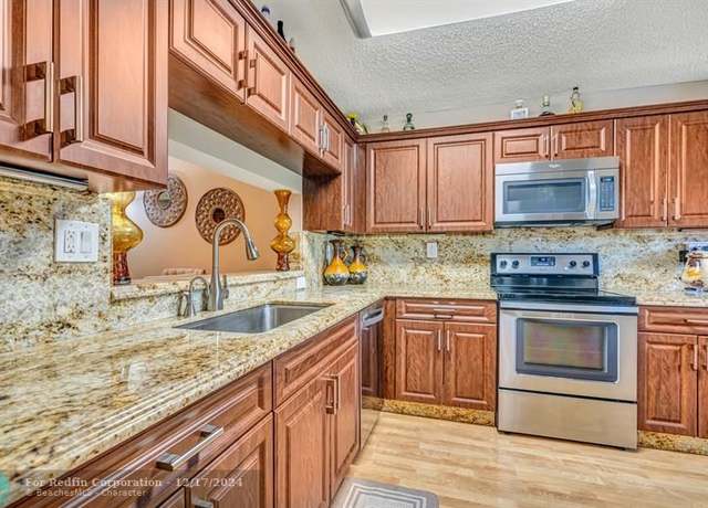 Property at 4734 Lucerne Lakes Blvd #302, FL 33467, 2 beds, 2 baths