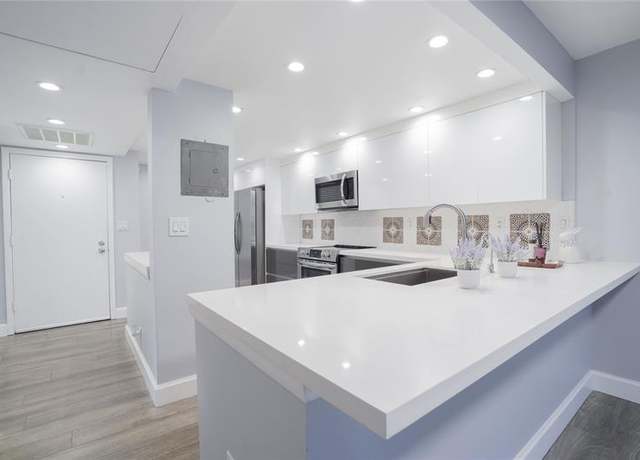 Property at 7 Royal Palm Way #304, Boca Raton, FL 33432, 2 beds, 2 baths