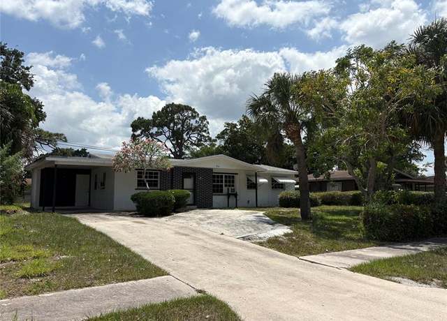 Property at 914 SE 9th St, Stuart, FL 34994, 4 beds, 2 baths