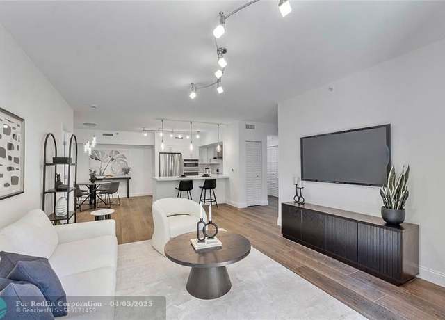 Property at 19601 E Country Club Dr Unit 7-108, Aventura, FL 33180, 3 beds, 2 baths