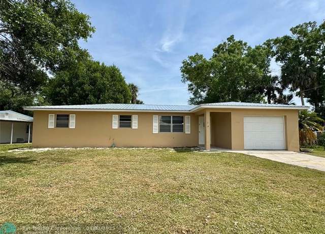 Property at 1203 SE 8th Ave, Okeechobee, FL 34974, 3 beds, 2 baths